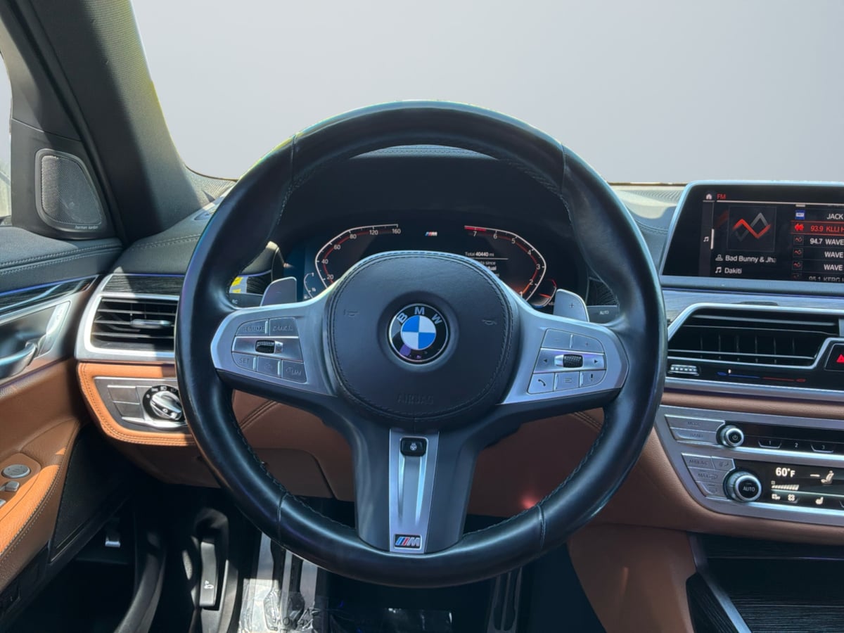 BMW 7 Series photo 11