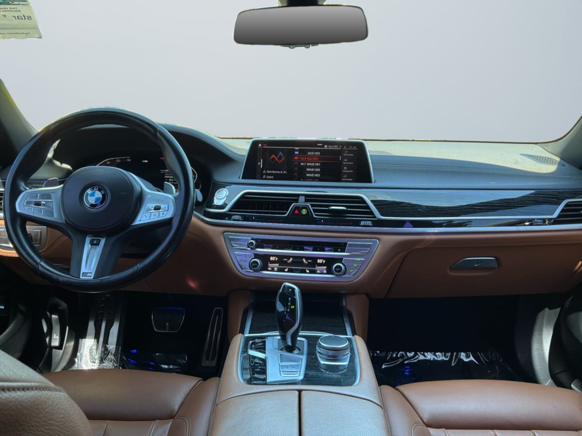 BMW 7 Series photo 10