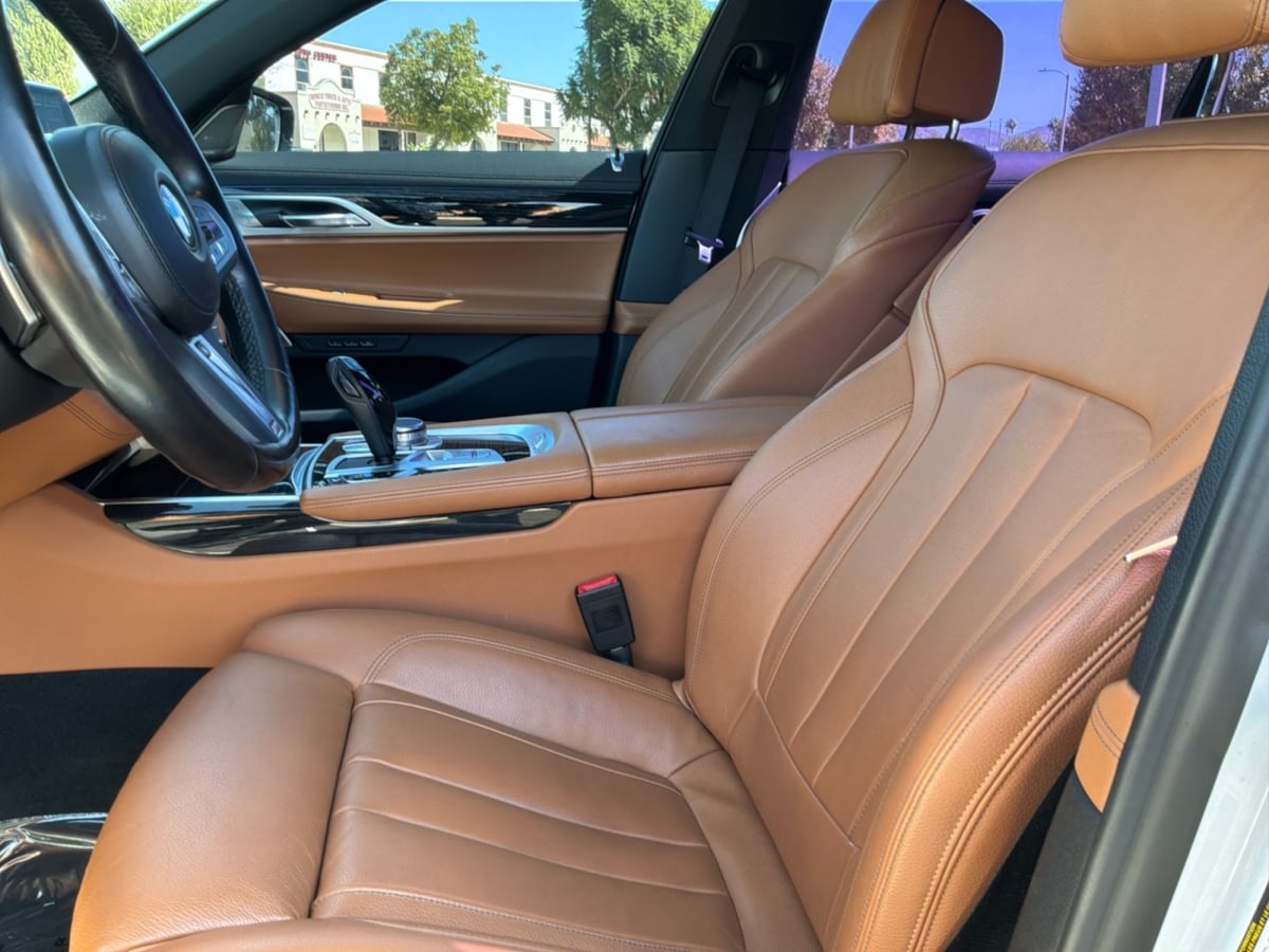 BMW 7 Series photo 18