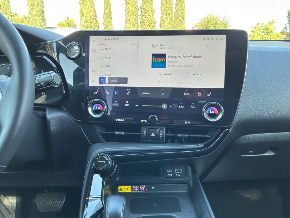 Lexus NX photo 15