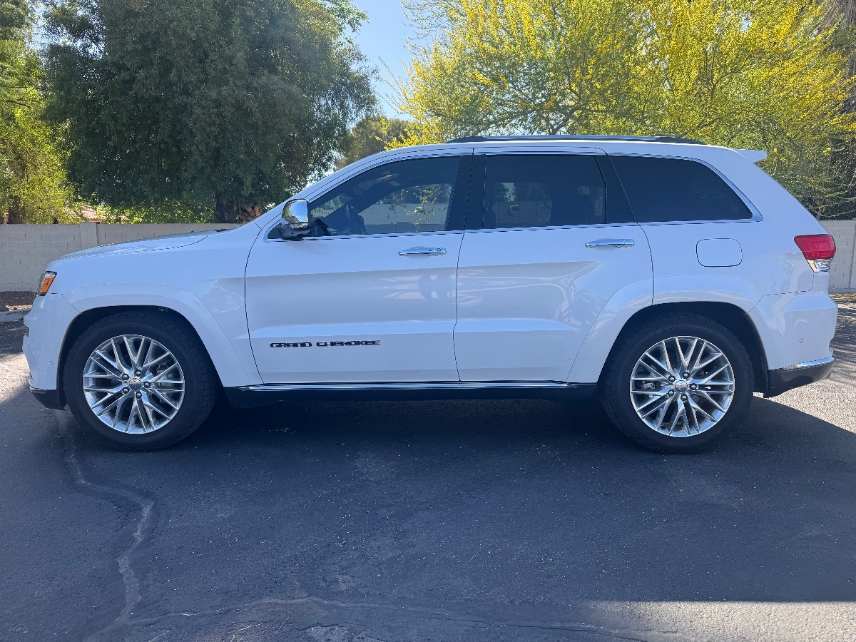 2017 Jeep Grand Cherokee Summit photo 4