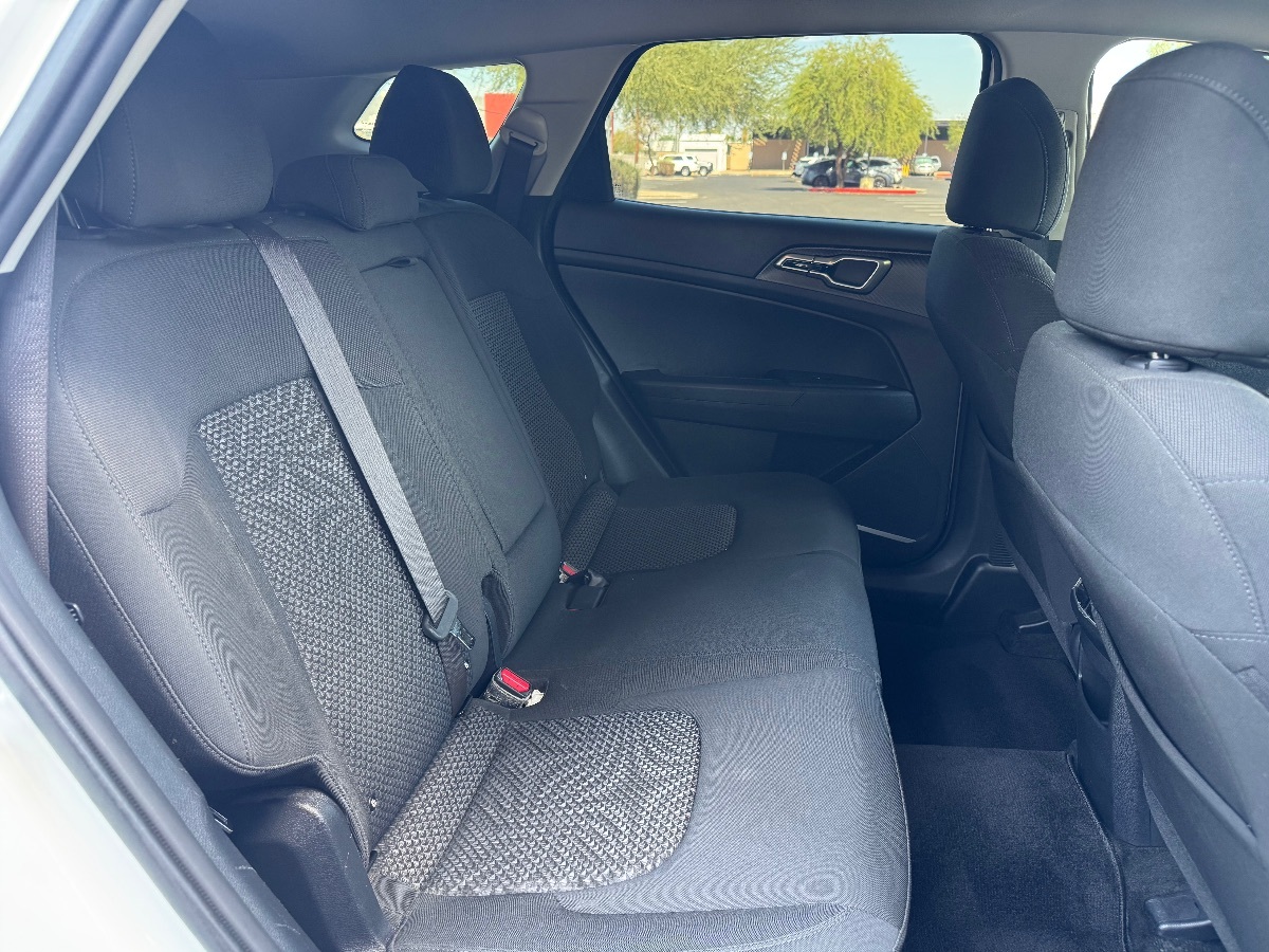 2023 Kia Sportage Hybrid LX photo 8