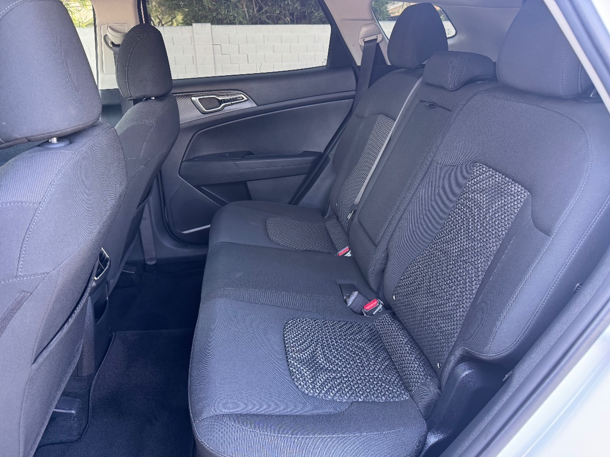 2023 Kia Sportage Hybrid LX photo 9