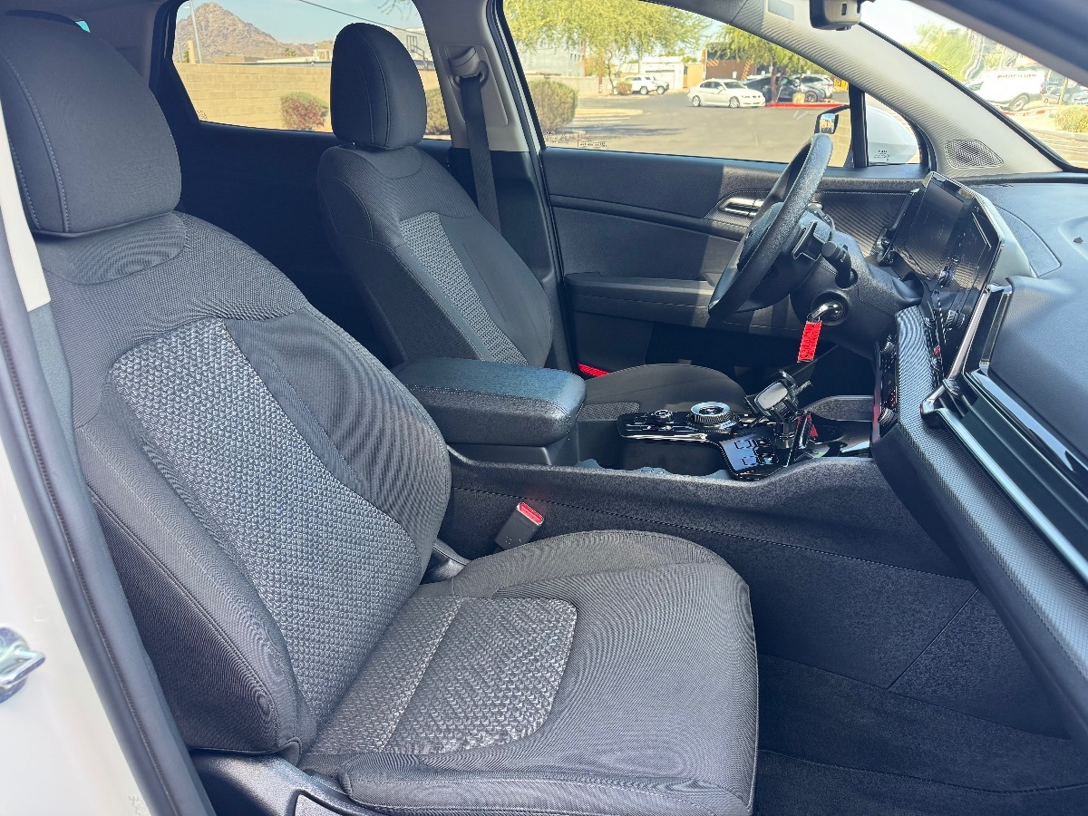 2023 Kia Sportage Hybrid LX photo 10