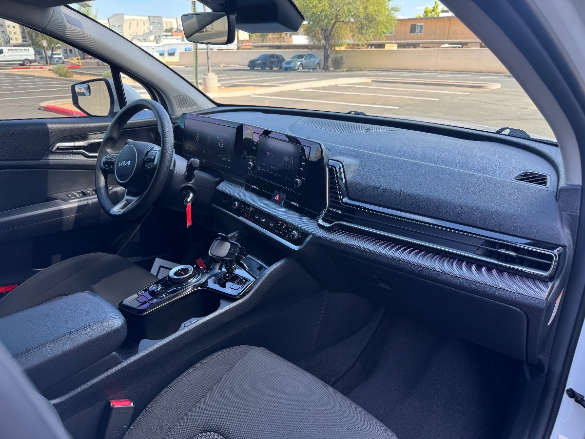 2023 Kia Sportage Hybrid LX photo 11