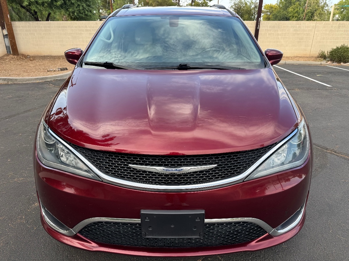 2017 Chrysler Pacifica Touring L photo 3