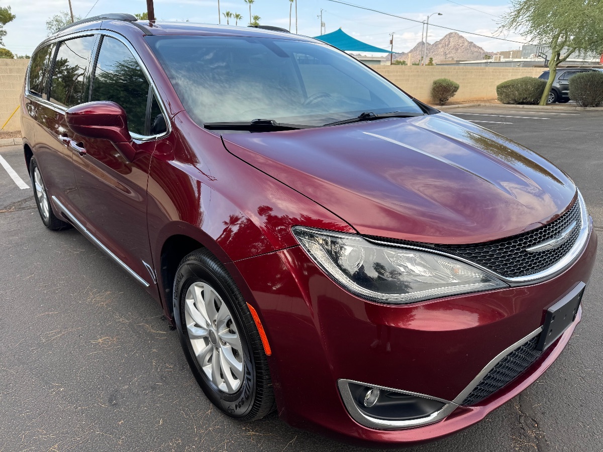 2017 Chrysler Pacifica Touring L photo 4