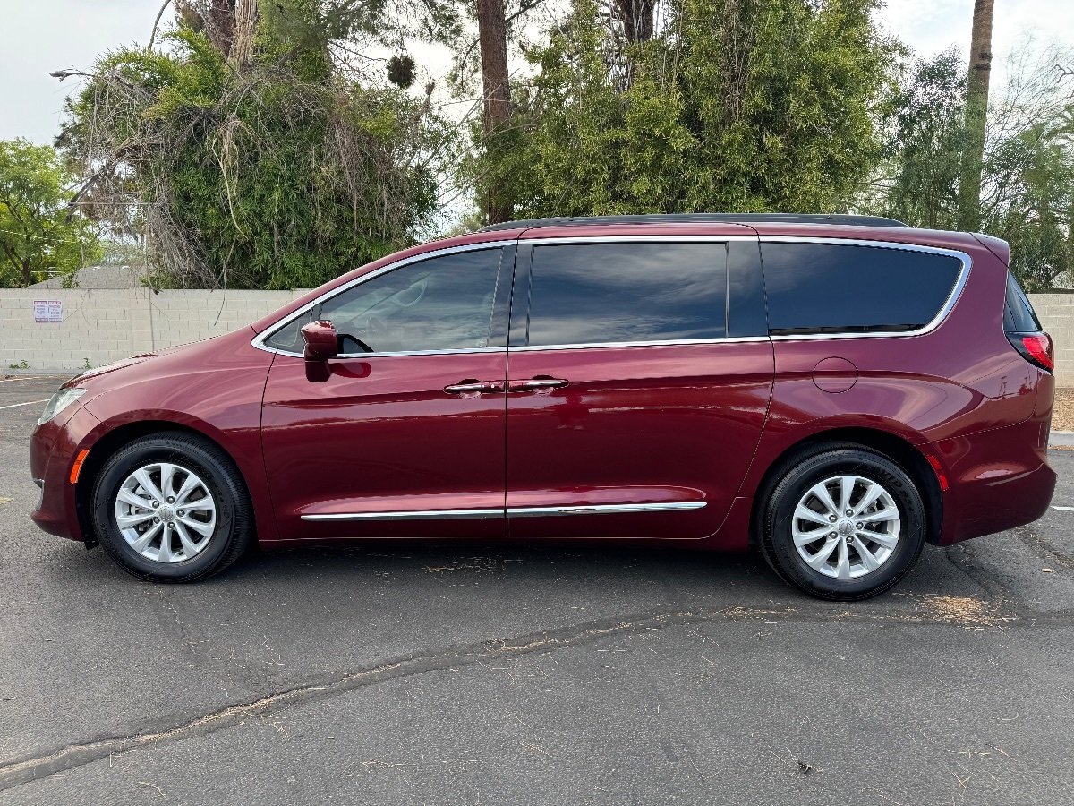 2017 Chrysler Pacifica Touring L photo 5