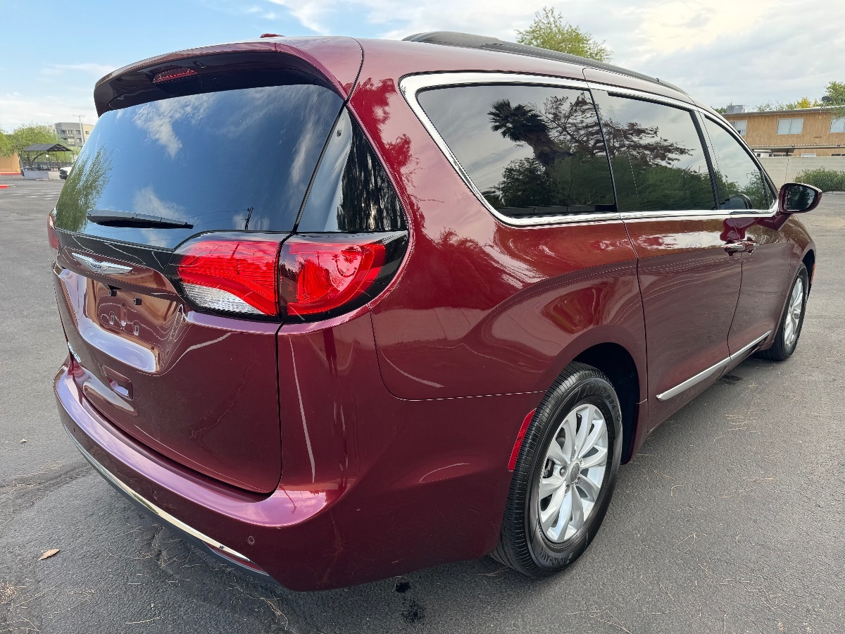 2017 Chrysler Pacifica Touring L photo 7