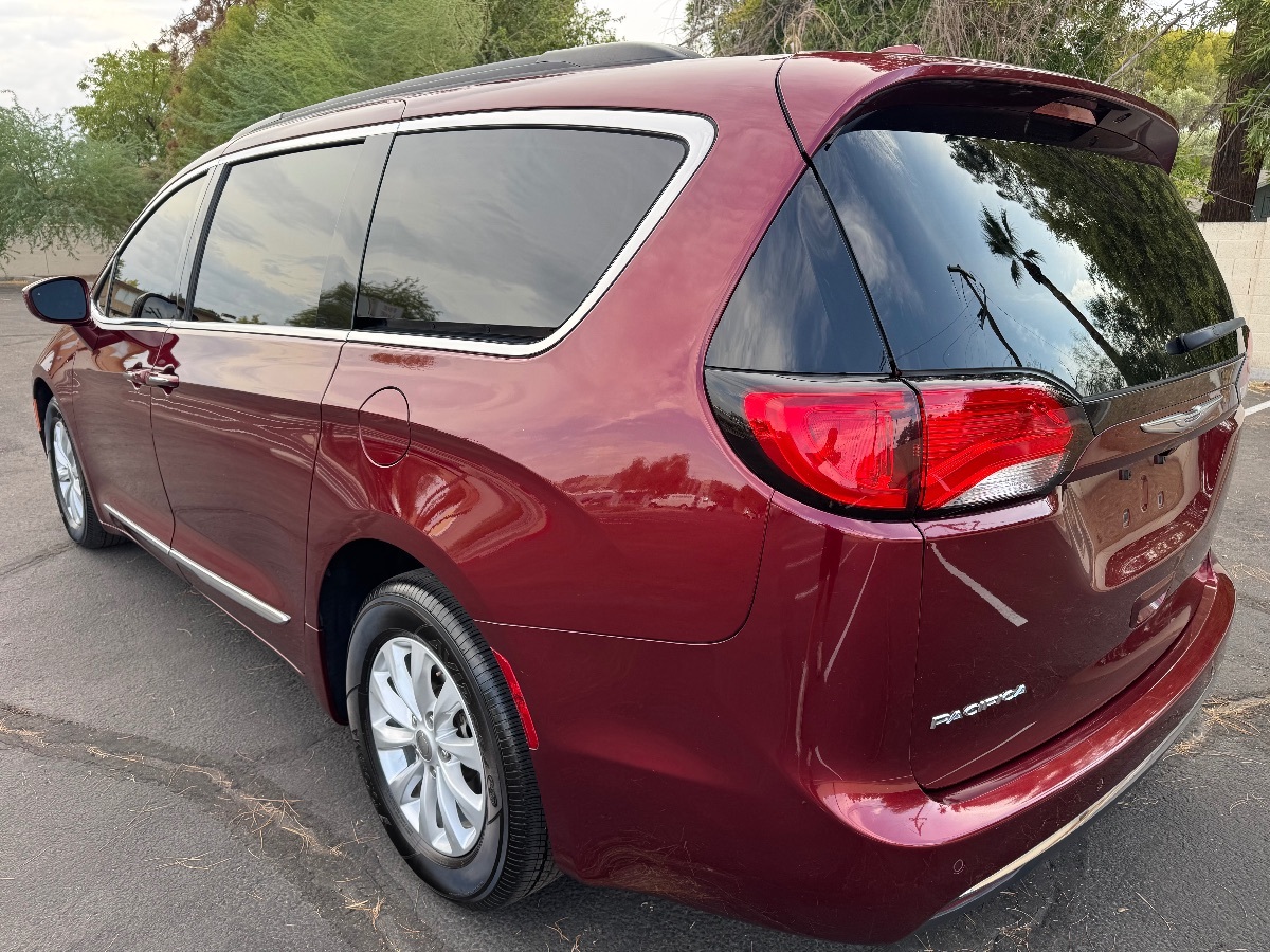 2017 Chrysler Pacifica Touring L photo 8