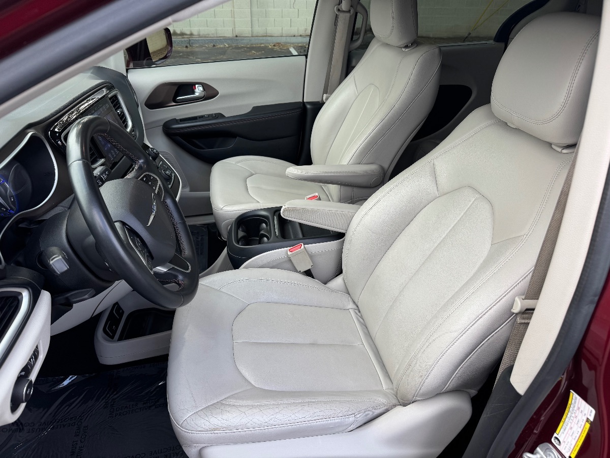 2017 Chrysler Pacifica Touring L photo 14