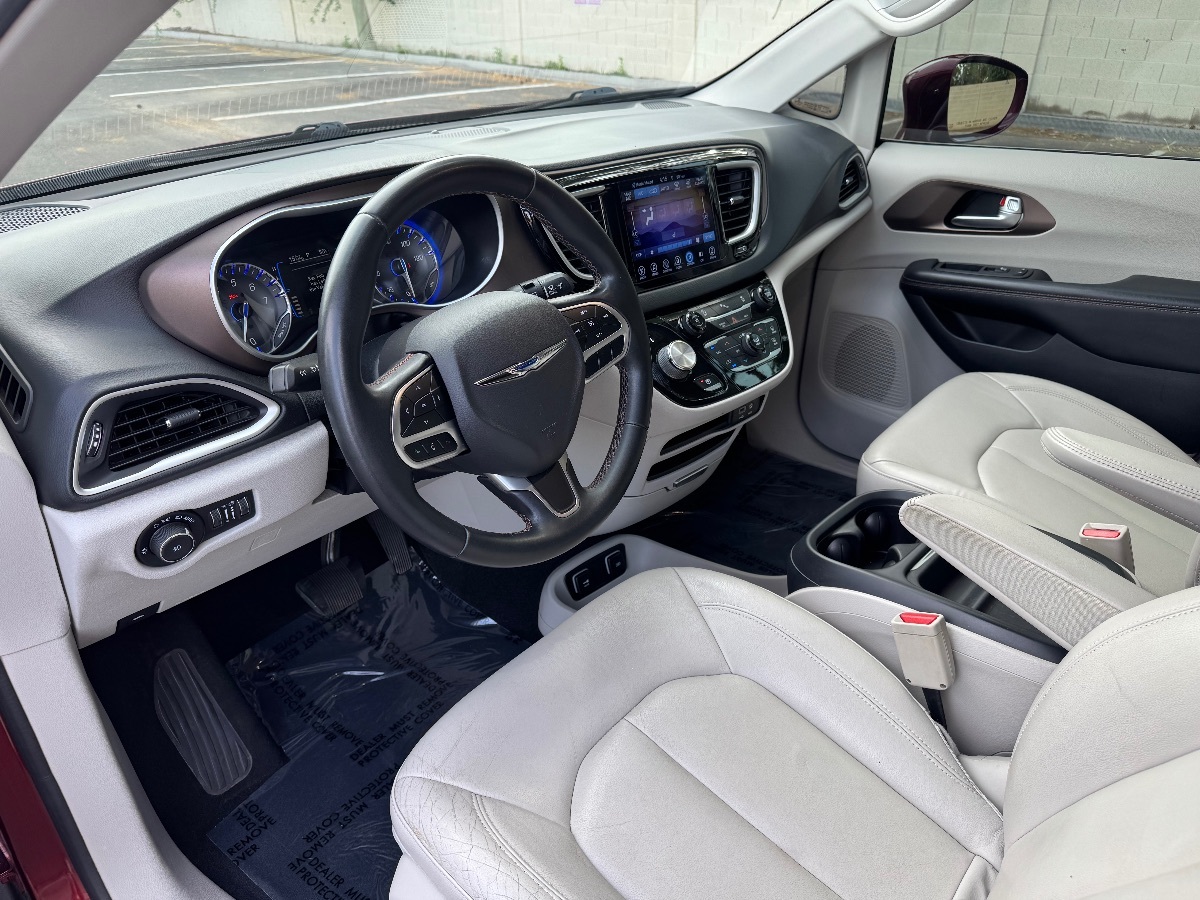 2017 Chrysler Pacifica Touring L photo 15