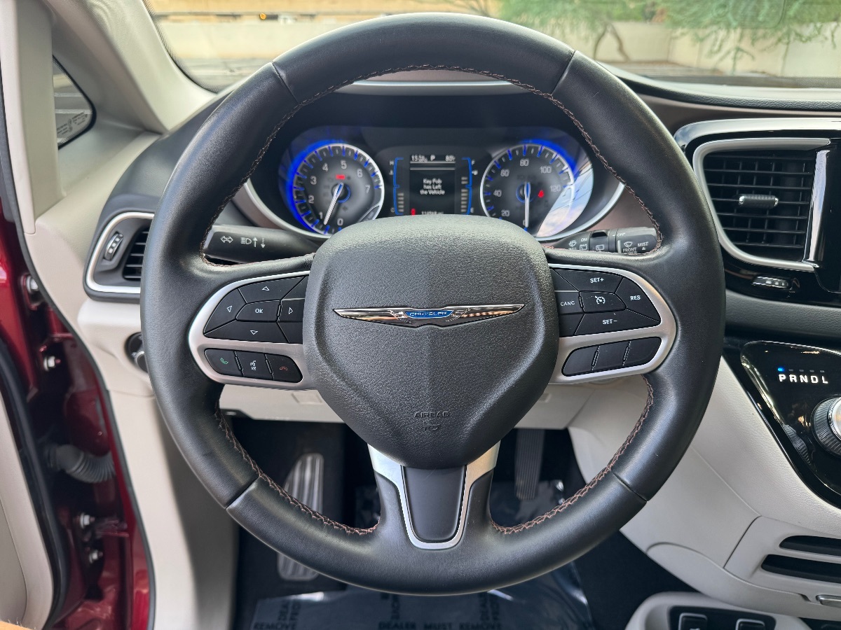 2017 Chrysler Pacifica Touring L photo 16