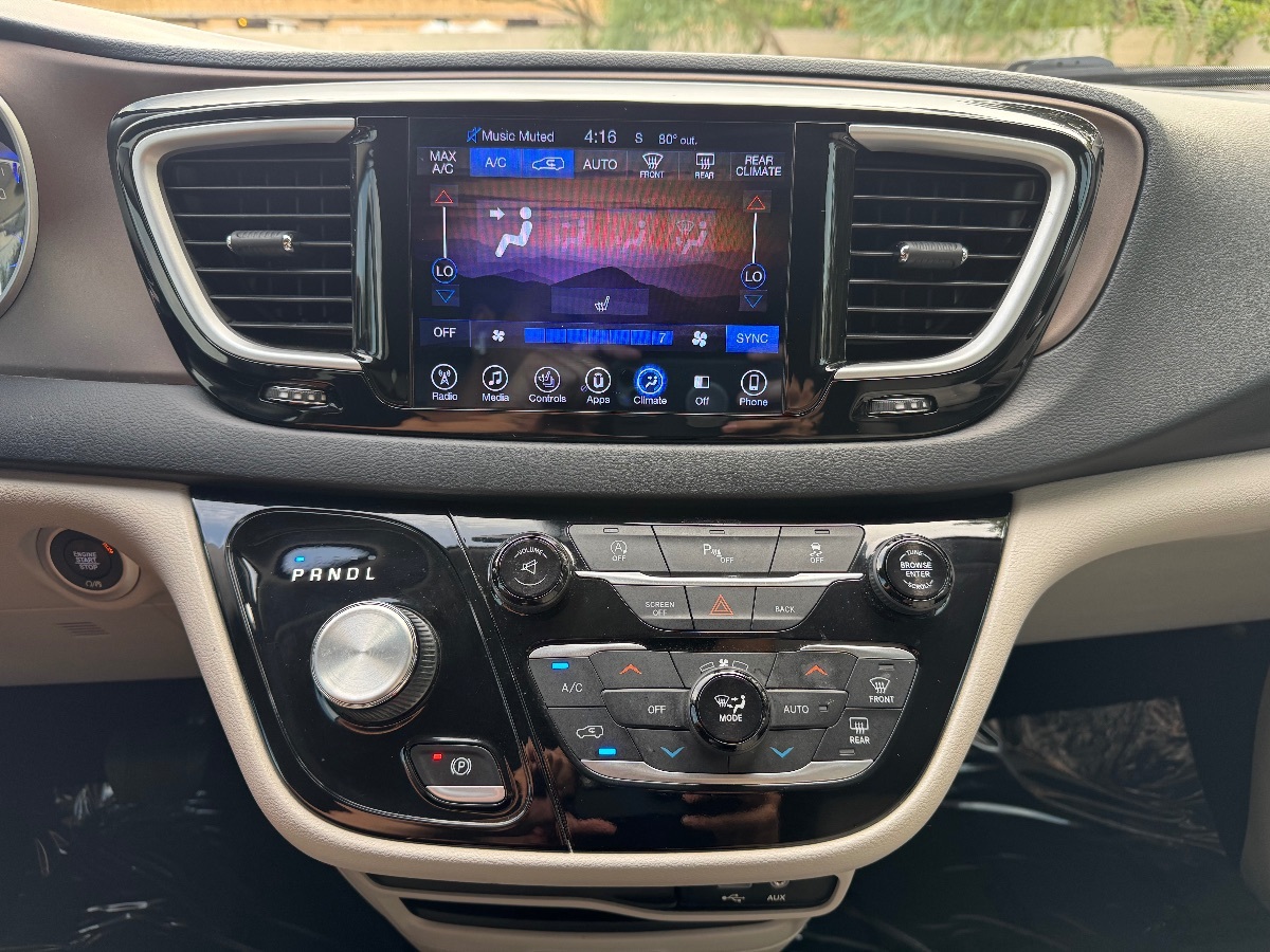 2017 Chrysler Pacifica Touring L photo 18