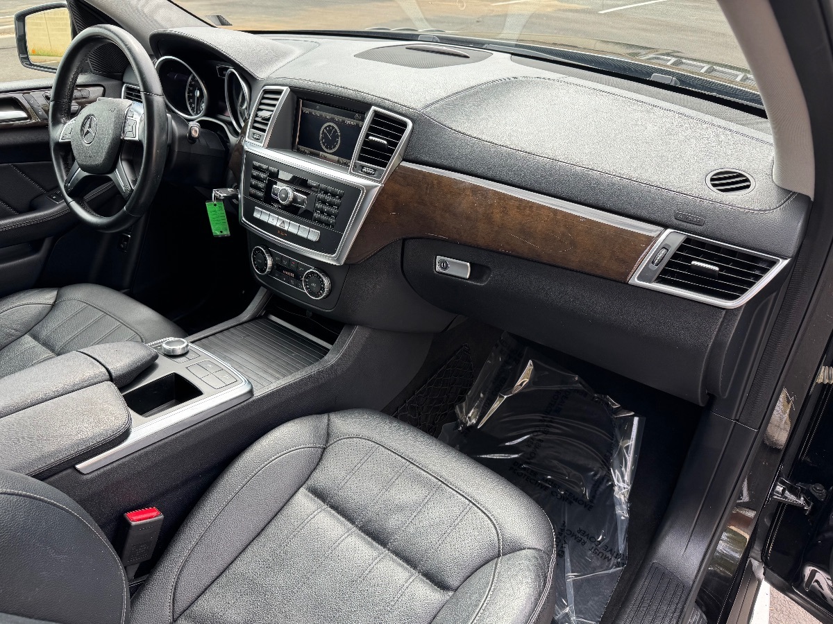 2015 Mercedes Benz GL 350 BlueTEC photo 12