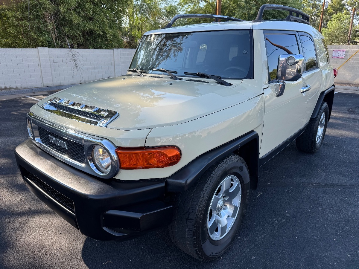 2008 Toyota FJ Cruiser Base photo 2