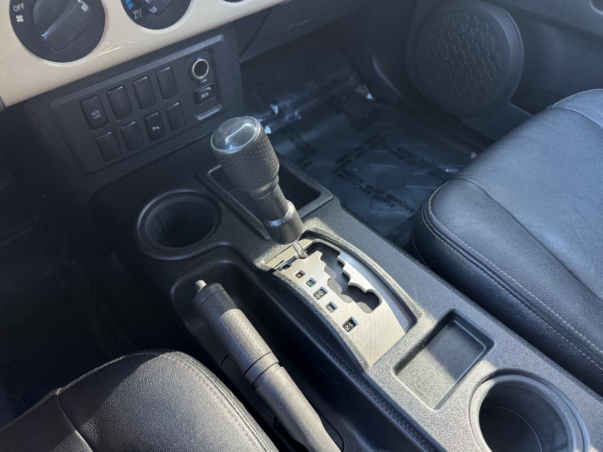 2008 Toyota FJ Cruiser Base photo 18