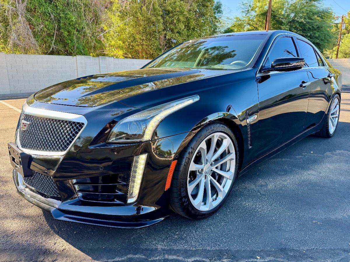2018 Cadillac CTS V Sedan Luxury photo 2