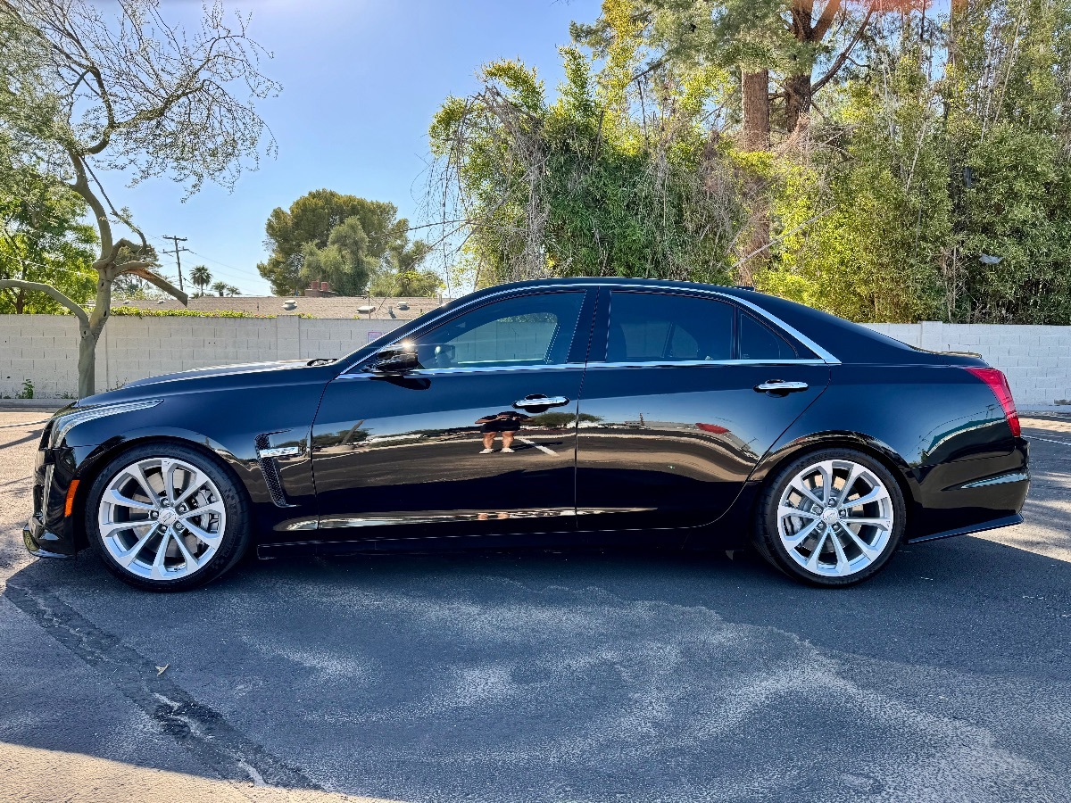 2018 Cadillac CTS V Sedan Luxury photo 5