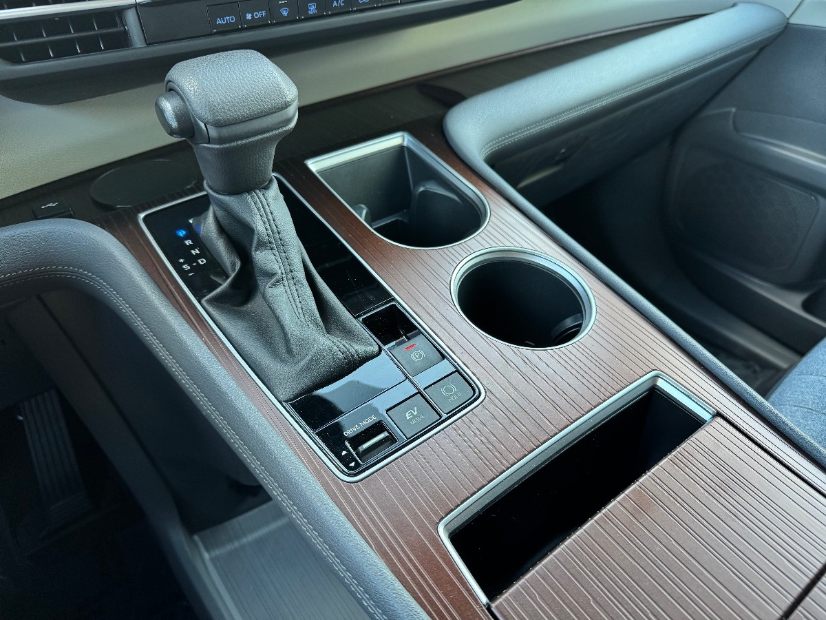 2023 Toyota Sienna LE photo 18