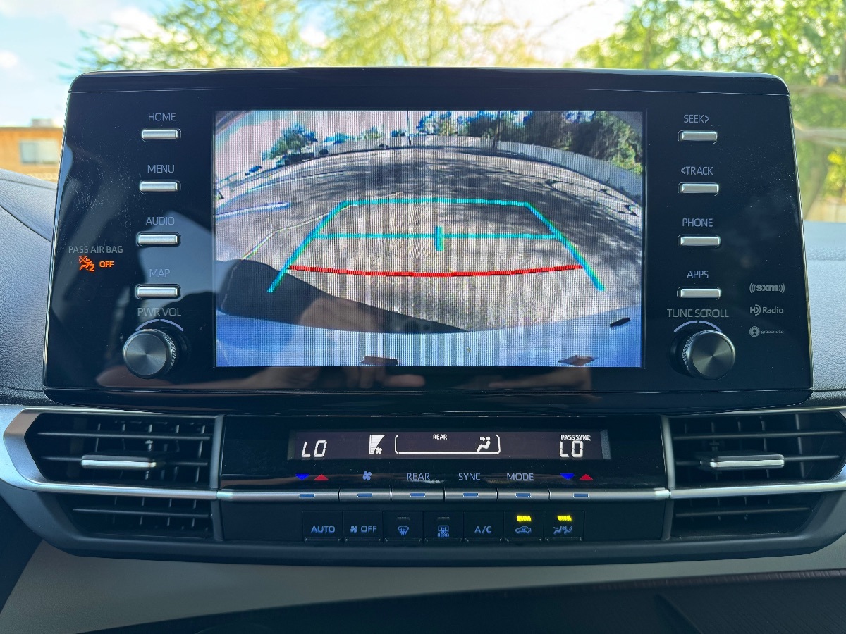 2023 Toyota Sienna LE photo 19