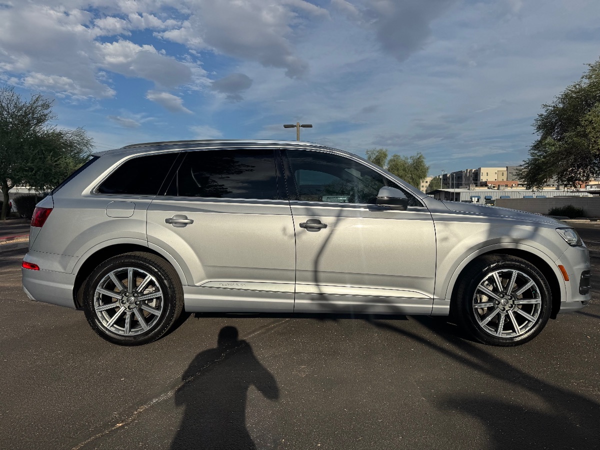 2017 Audi Q7 Prestige photo 2