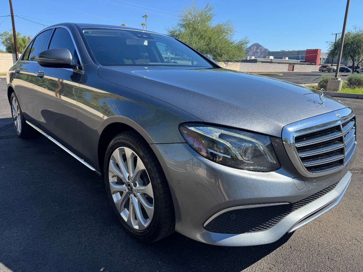 2018 Mercedes Benz E 300 4MATIC Sedan photo 3
