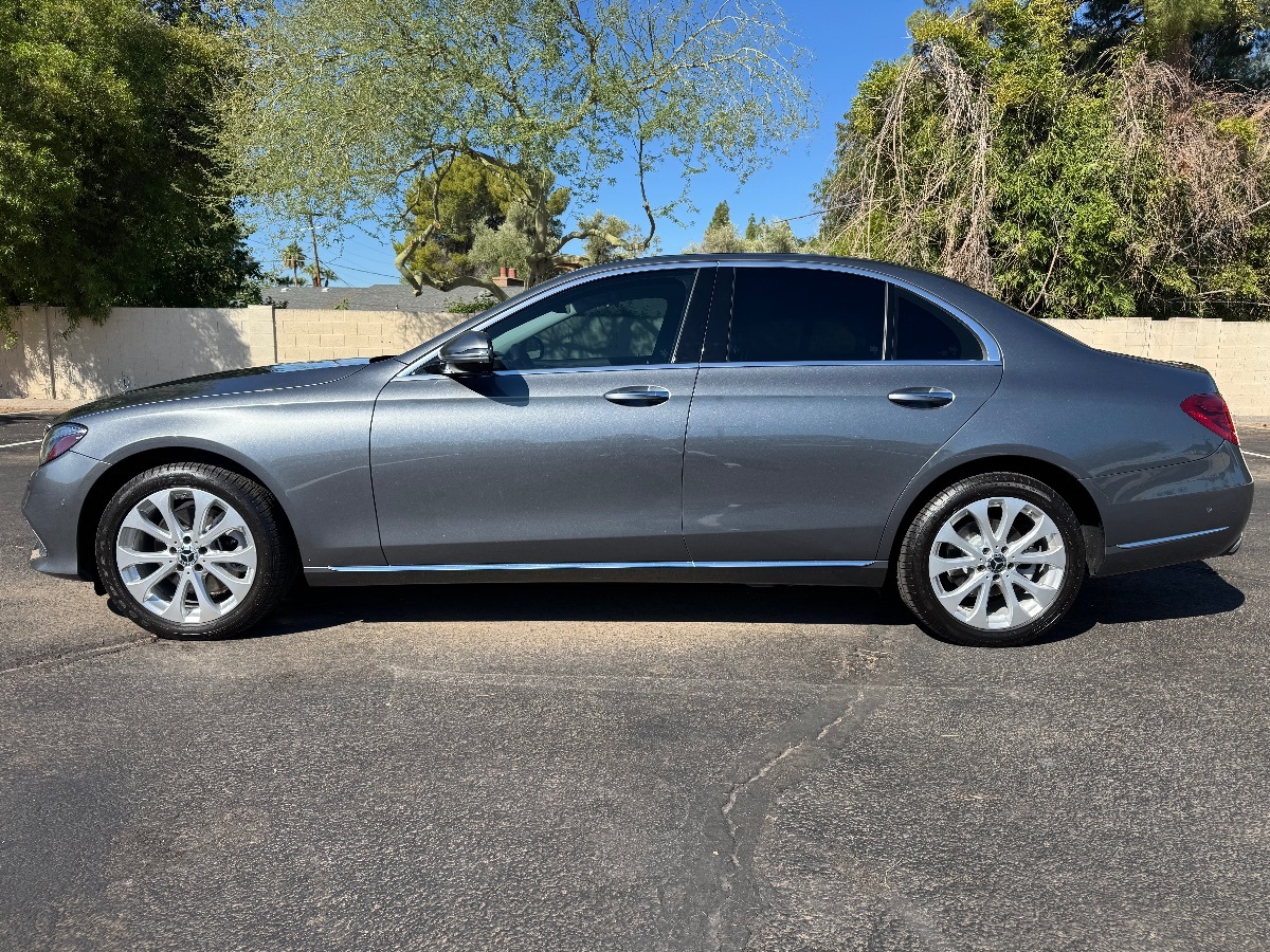 2018 Mercedes Benz E 300 4MATIC Sedan photo 4
