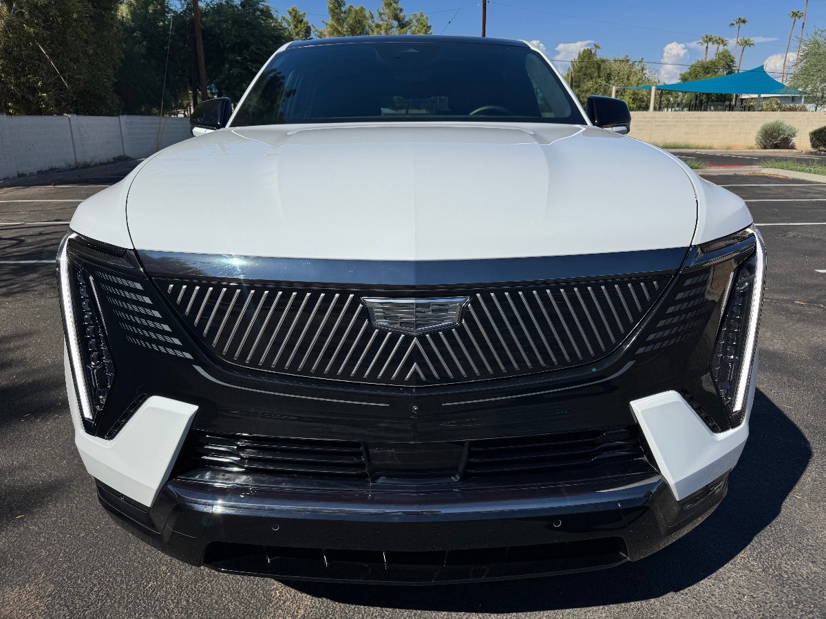 2025 Cadillac Escalade IQ Sport photo 3
