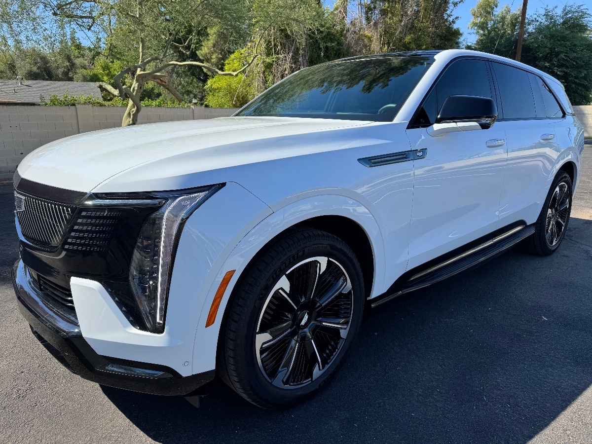 2025 Cadillac Escalade IQ Sport photo 2