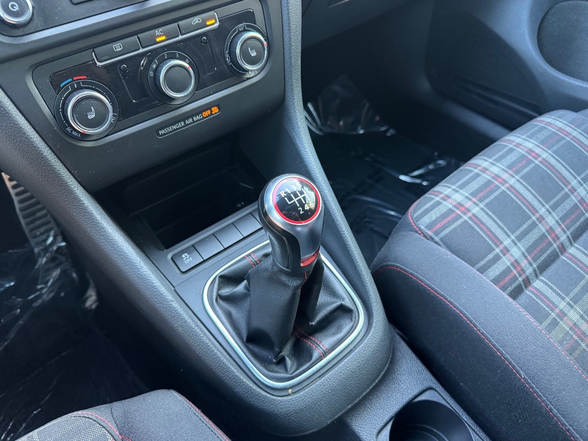 2012 Volkswagen Golf GTI photo 17