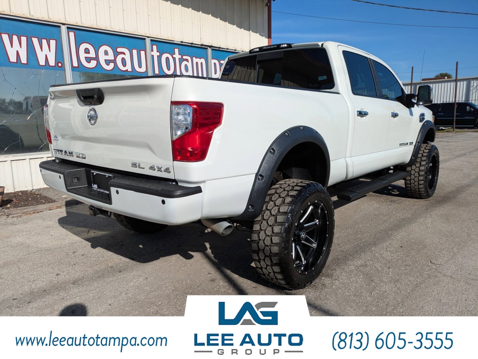 2018 Nissan Titan SL photo 3