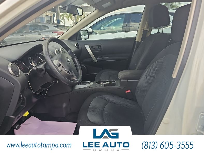 2015 Nissan Rogue Select S photo 2