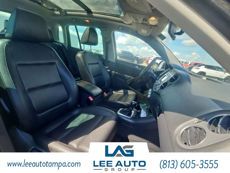 2014 Volkswagen Tiguan SEL photo 2