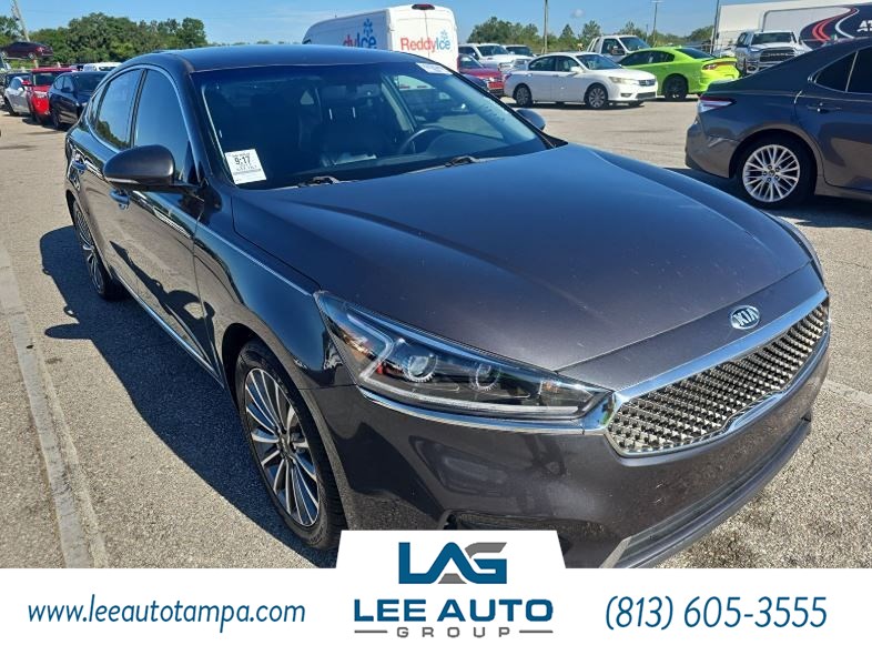 2017 Kia Cadenza Premium photo 4