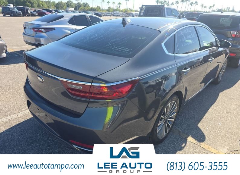 2017 Kia Cadenza Premium photo 3