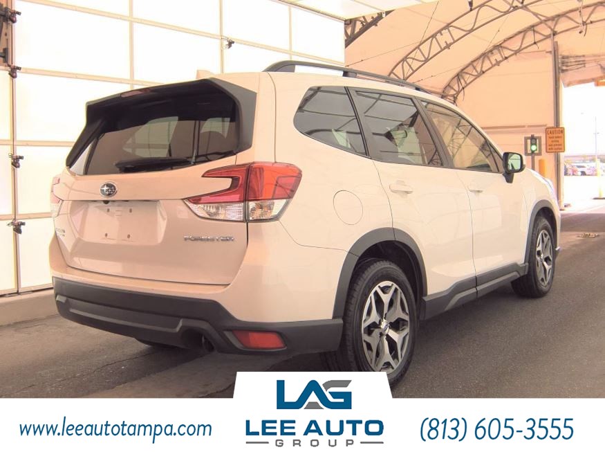 2020 Subaru Forester Premium photo 3