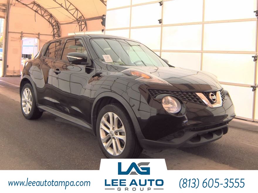 2015 Nissan Juke SV photo 3