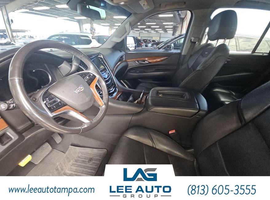 2019 Cadillac Escalade Luxury photo 2