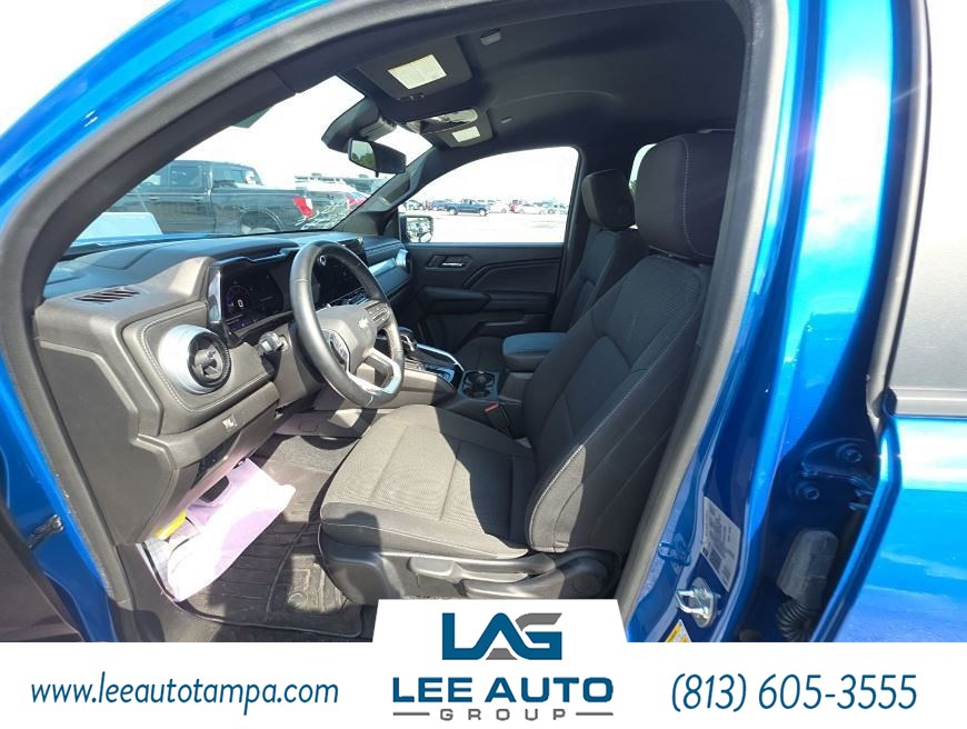 2024 Chevrolet Colorado LT photo 2