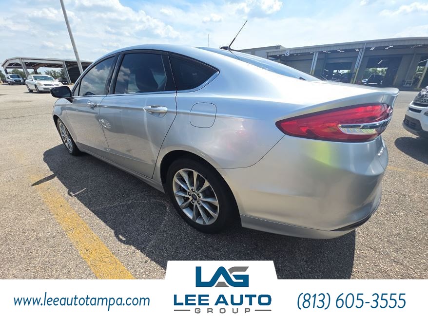 2017 Ford Fusion SE photo 4