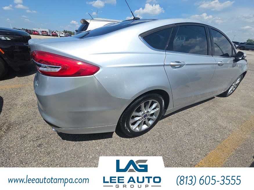 2017 Ford Fusion SE photo 3