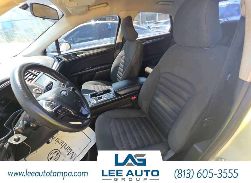2017 Ford Fusion SE photo 2