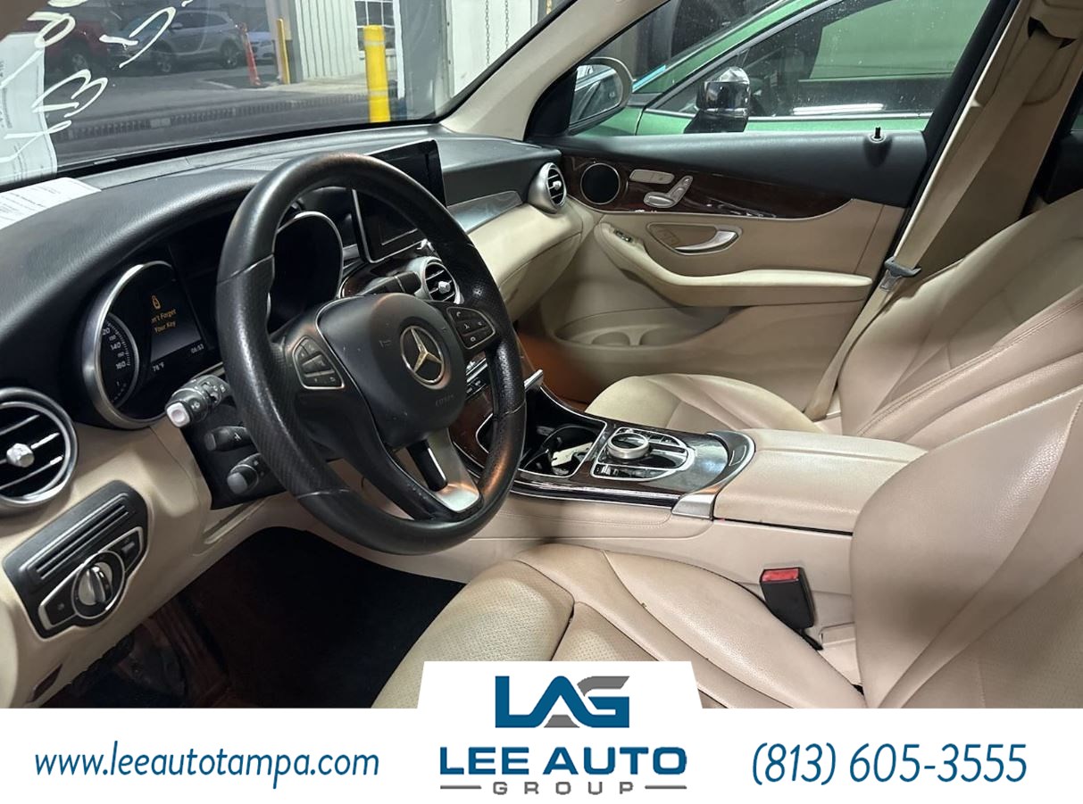 2018 Mercedes Benz GLC 300 photo 2