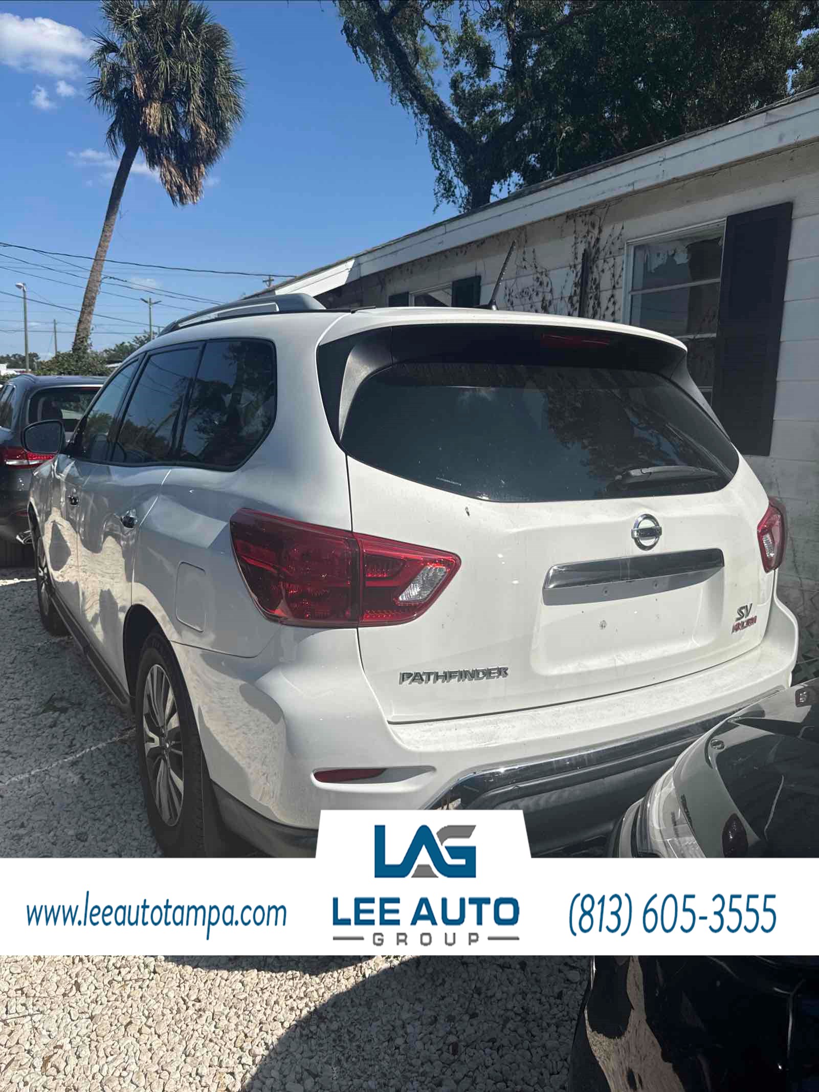 2018 Nissan Pathfinder S photo 2