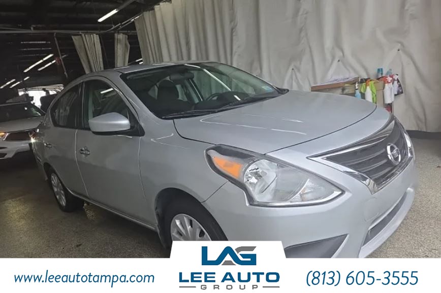 2019 Nissan Versa Sedan SV photo 2