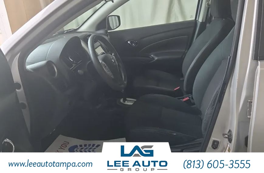 2019 Nissan Versa Sedan SV photo 3