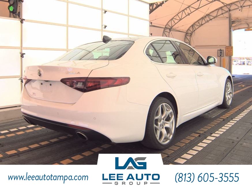 2021 Alfa Romeo Giulia Ti photo 2