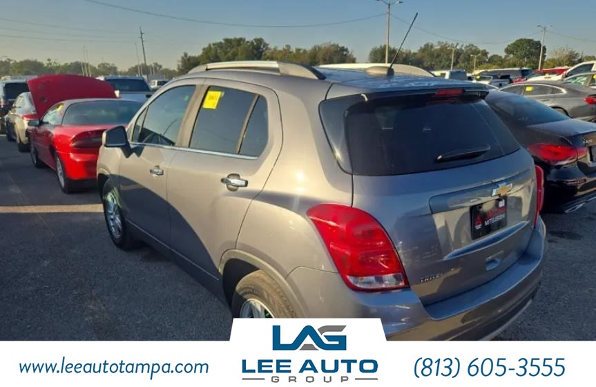 2020 Chevrolet Trax LT photo 2