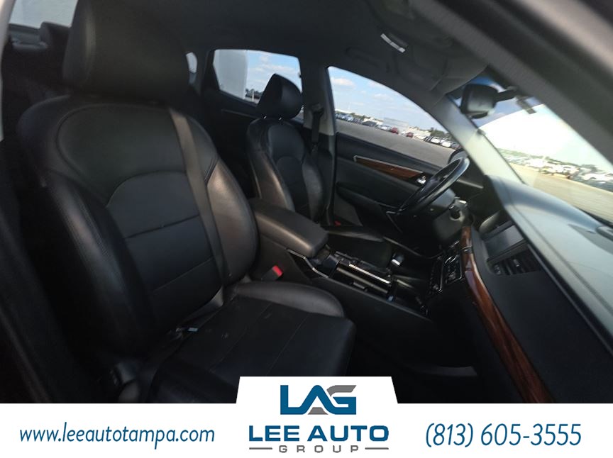 2017 Kia Cadenza Premium photo 4